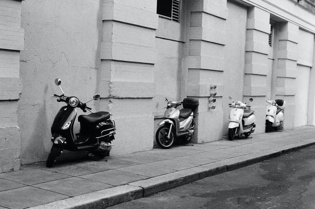 scooter dans la rue