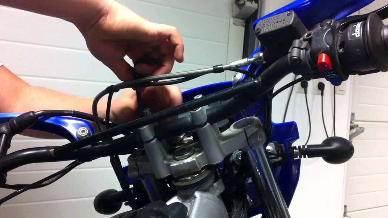 Démontage de guidon moto